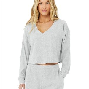 Alo Muse v-neck pullover size Small